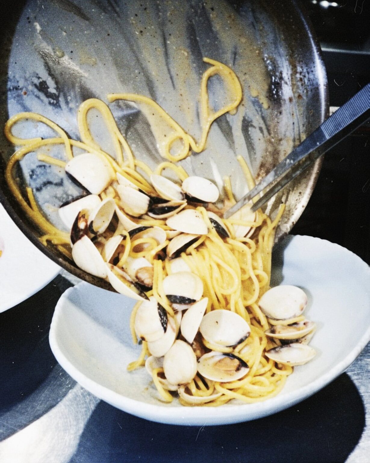 Pasta z małżami prosto z patelni – kuchnia Santé!